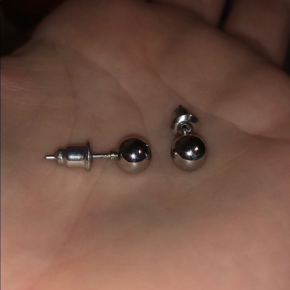 Stud earring